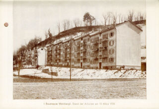 Haus Nummer 99 steht