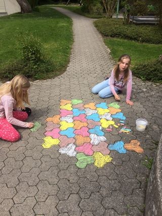 Ausgelassenes Geburtstagsfest