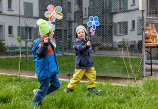 Ums Glashaus herum ist es jetzt bunt und einladend